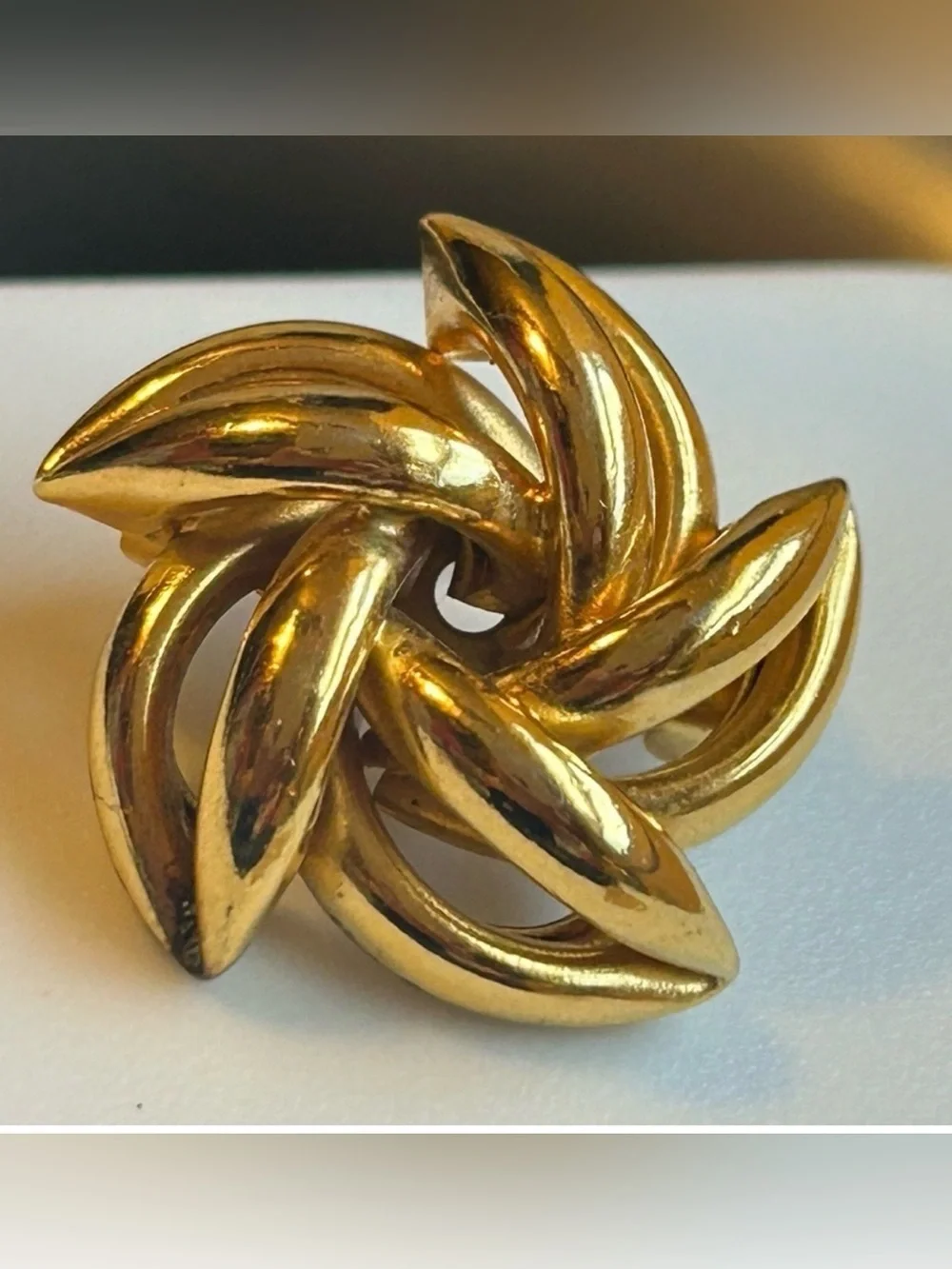 Vintage Gold Tone Abstract Geometric Swirl Brooch Pin 1